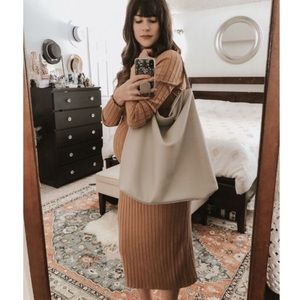 Everlane The Boss Leather Hobo Bag in Pebbled Bone